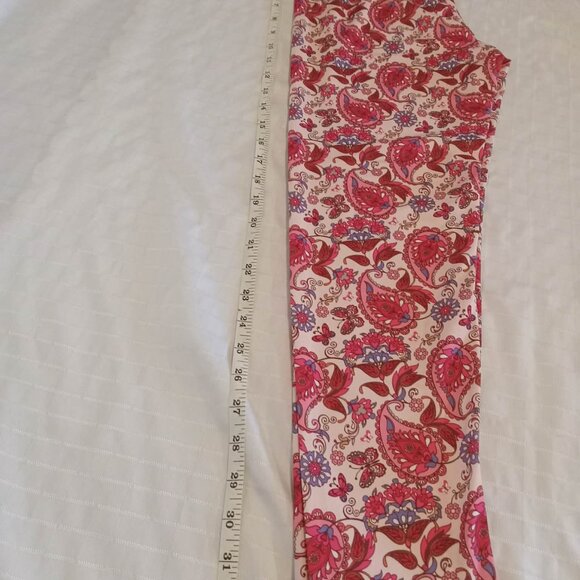 Stretchy 3/4 legging with paisley design Small - Picture 3 of 7